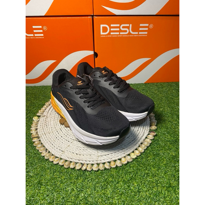 Desle Sepatu Olahraga Hitam putih orange - yohan blake by desle