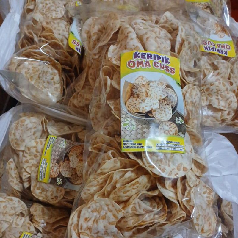 

KERUPIK TEMPE SAGU TERENAK , KRIUK , TERASA BUMBUNYA DIJAMIN NAGIH . . .
