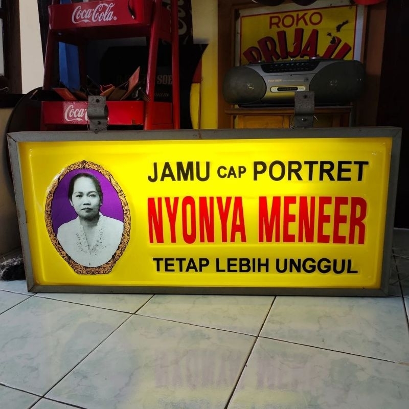 Neonbox Jamu Cap Portret Nyonya Meneer Jumbo. Jadul Vintage Dekorasi Cafe