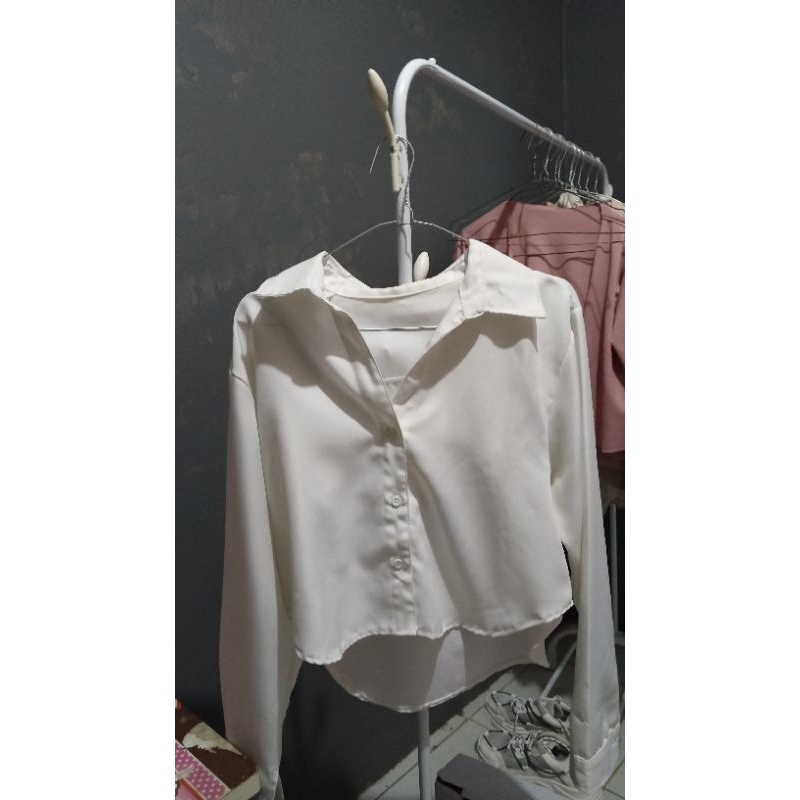 kemeja putih crop