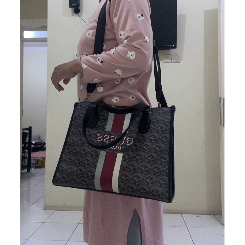 (PRELOVED) Tas Guess