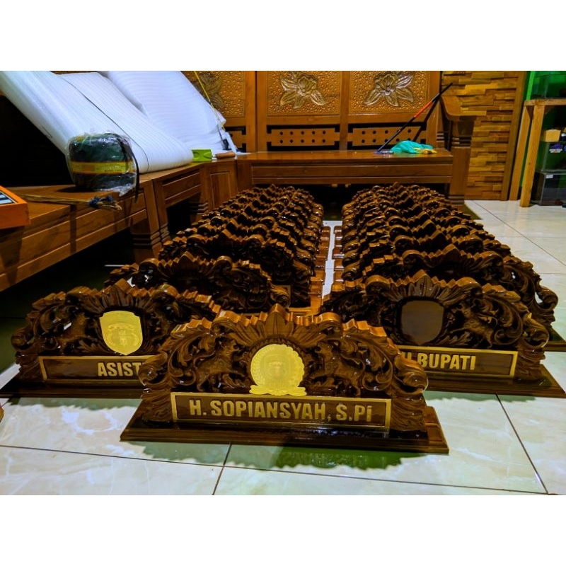 

papan nama hakim