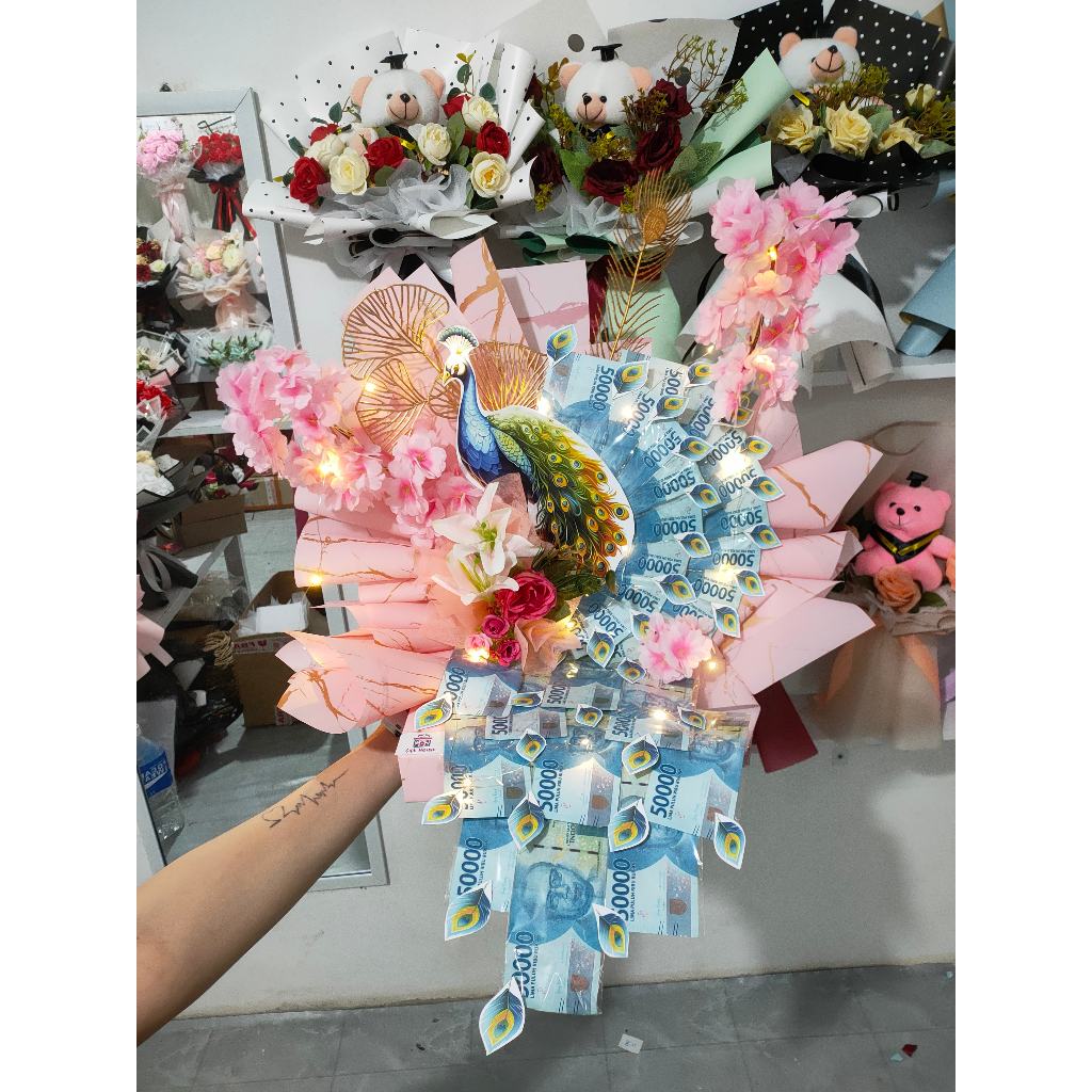 Buket Burung Merak 30-Lembar Free Lampu