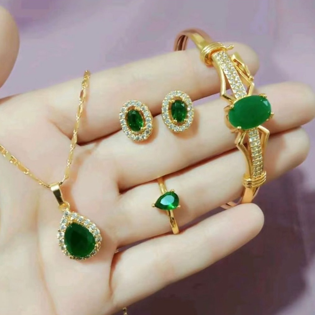 Langsung pesan SET PERHIASAN HIJAU PERMATA TITANIUM BANGLE DEWASA MEWAH