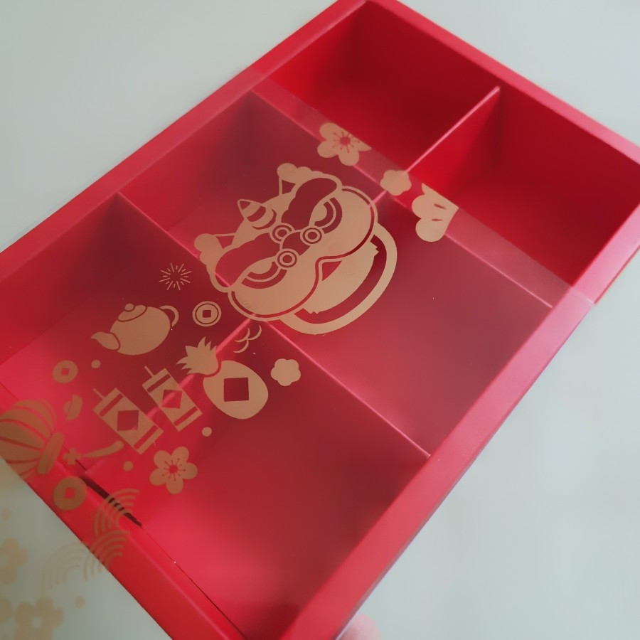 

5 Pcs Dus Mika Packaging Fruitpie Hampers Imlek Transparan Merah Sekat 6 Ukuran 7.5 x 7.5 x 4.5cm