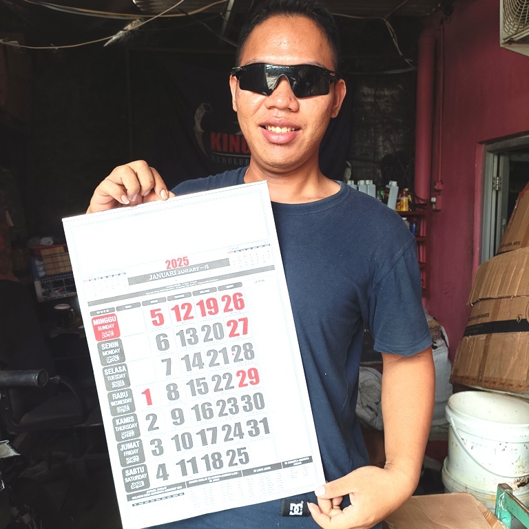 

Kalender Besar Jumbo 2025 Lengkap Isi 12 Bulan Masehi Arab China Jawa Pon Wage Kliwon Legi Pahing Dinding Jejeran Motor
