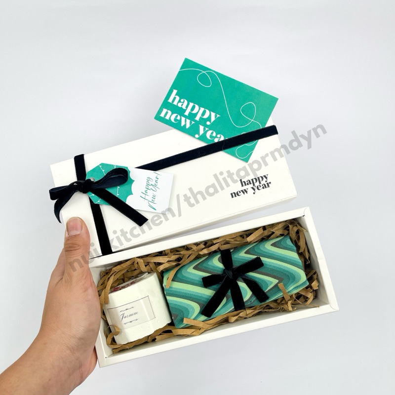 

(SMALL BOX) HAMPERS TAHUN BARU / HAMPERS NEW YEAR / PARSEL TAHUN BARU / PARSEL KUE KERING