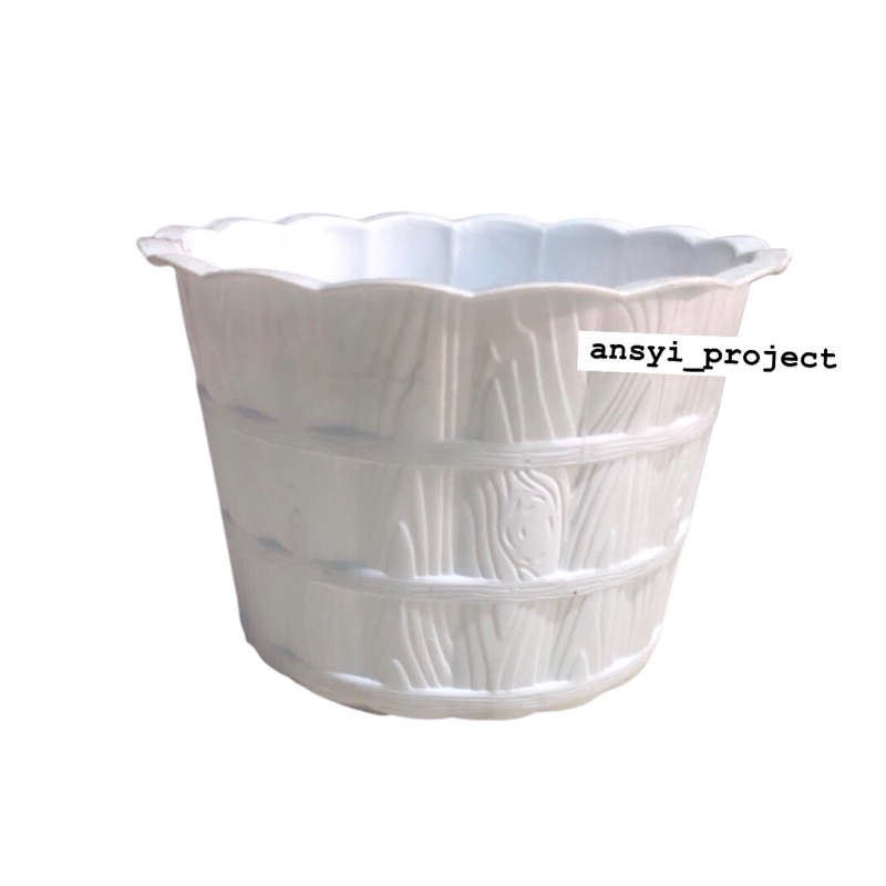pot bunga  kecil warna putih