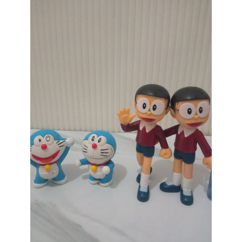 figure Nobita dan doraemon