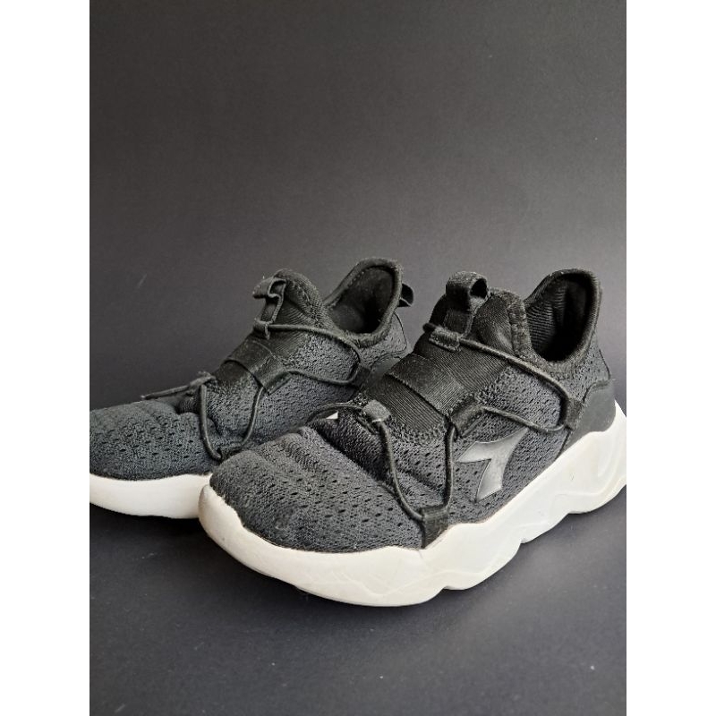 sepatu anak sekolah SD tanpa tali warna hitam