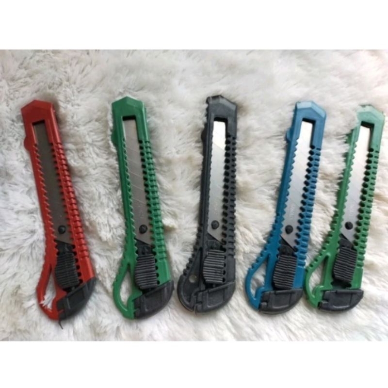 

Pisau cutter besar kemasan renceng yamata isi 12pcs
