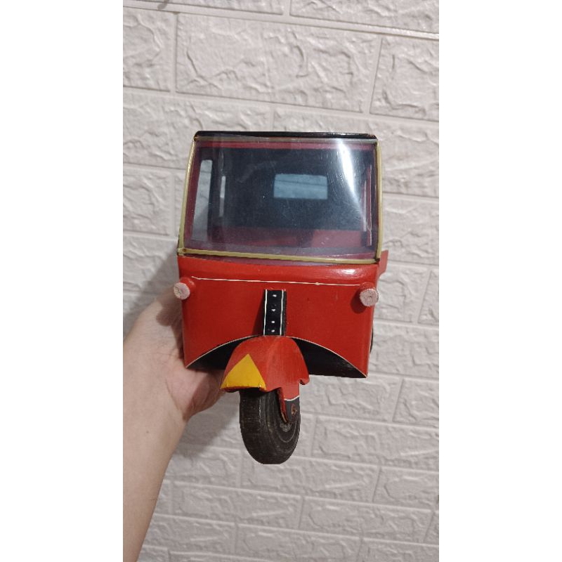 Mainan / pajangan bajaj kayu jadul