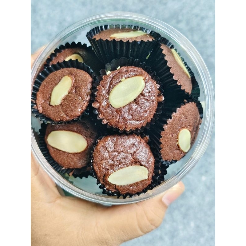 

brownis panggang mini by SYABA cookies _brownis nyoklat banget_brownis panggang mini isi 30 picis pertoples tabung 600 ml