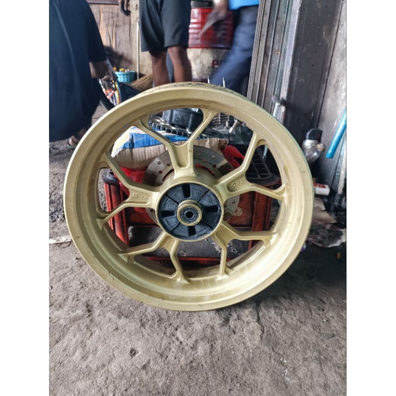 Velg Vrossi Belakang R15v2/Xabre
