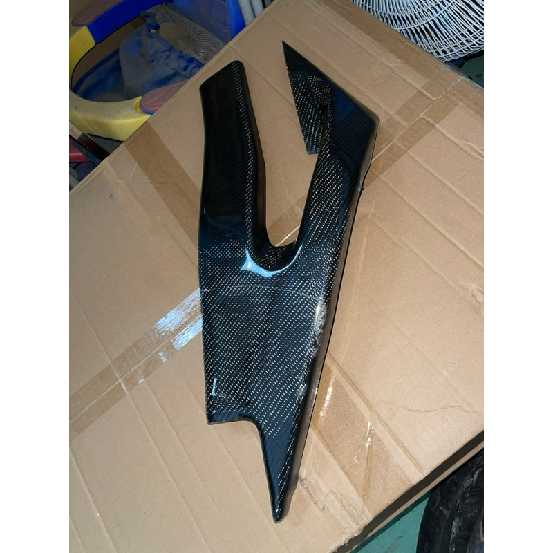 Carbon cover swing arm kiri Yamaha r6 minus