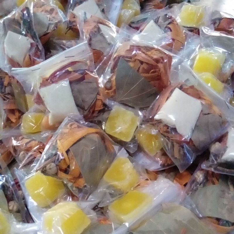 

Wedang Uwuh Komplit Gula Batu tinggal seduh