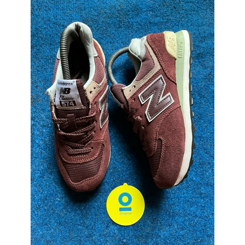 Sepatu New Balance 574 clasic maroon second - size 38