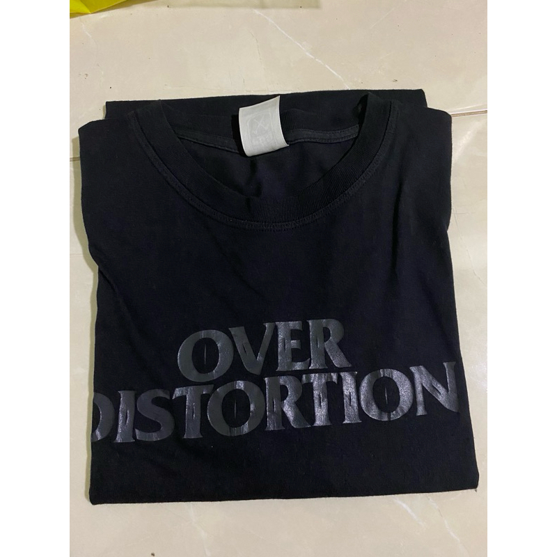 Kaos Hitam Over Distortion