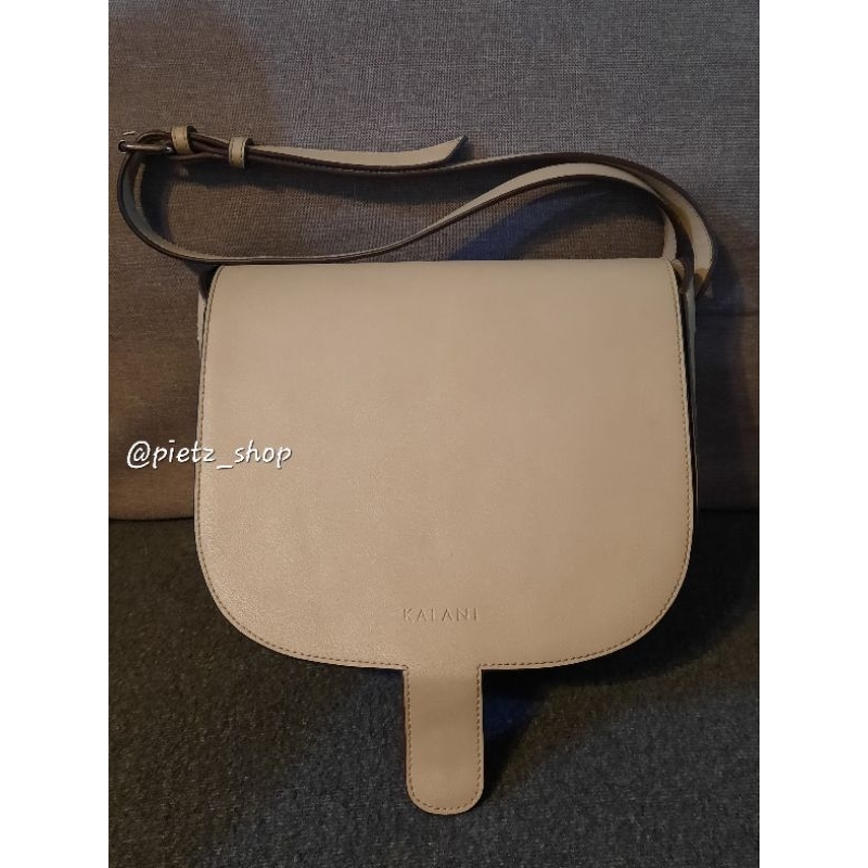 (PRELOVED) Kalani Bags - Lizzie Series | Sling Bag Tas Selempang | Warna Cream | 95% Good Condition