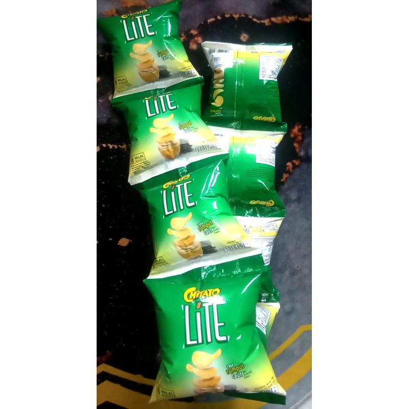 

CHITATO LITE Snack renceng isi 10pcs/lays rasa rumput laut 14g