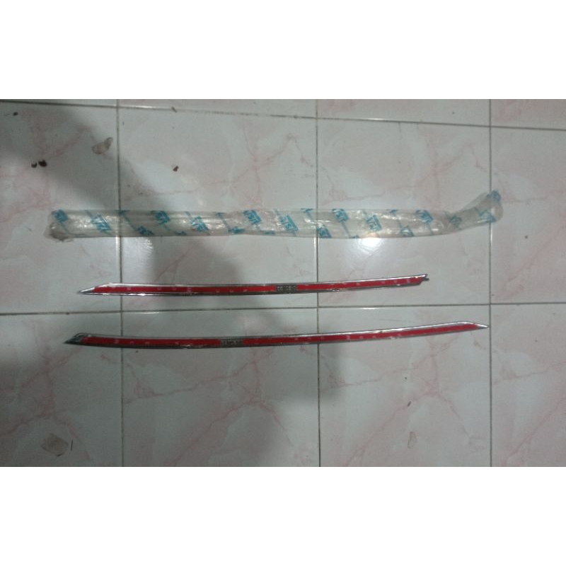 list kaca belakang calya sigra