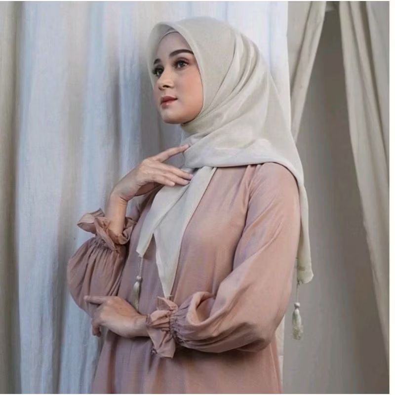 hijab segi empat paris tasel polos //hijab segi empat paris tasel polos //hijab segi empat kekinian/