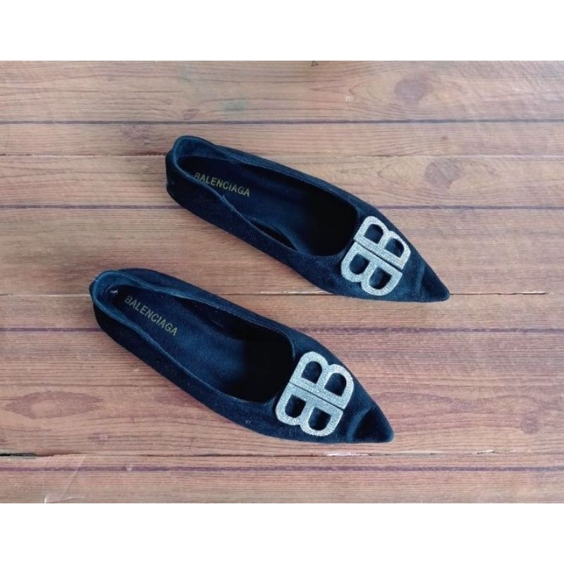 Sepatu flat balanciaga