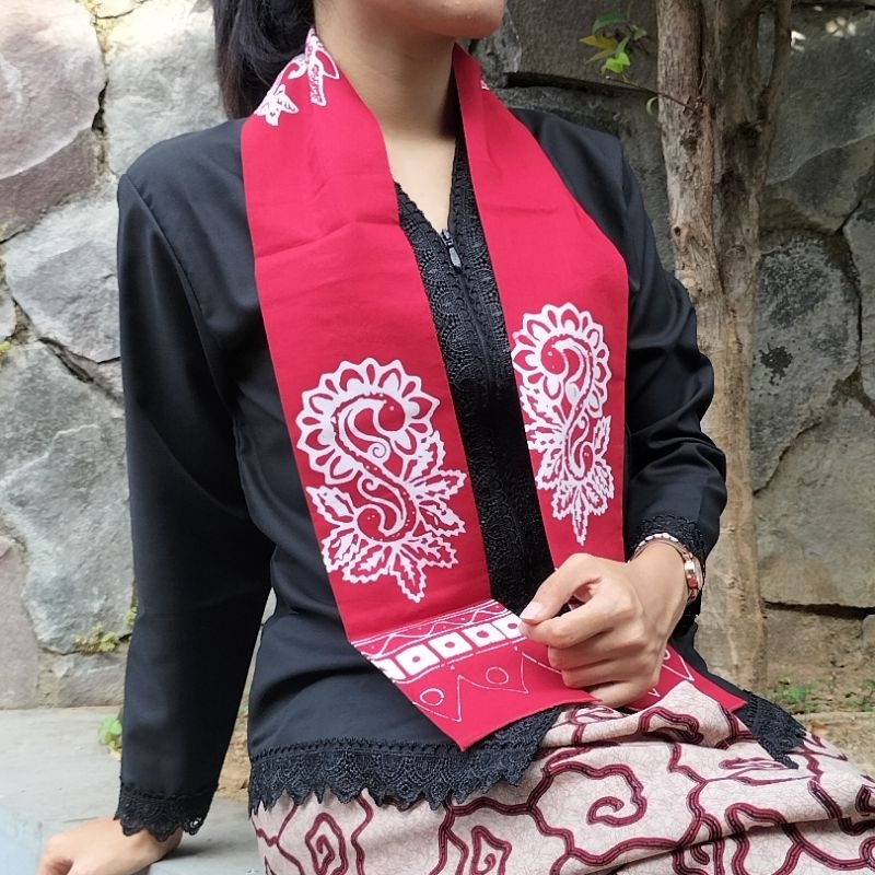Syal Batik Khas Banyuwangi Banyak Pilihan Motif Republik Using
