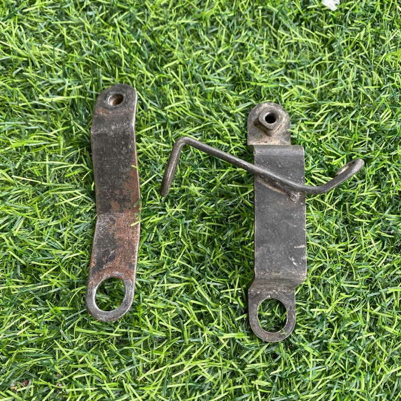 Breket Dudukan Sayap Tebeng Luar Yamaha Vega R New original