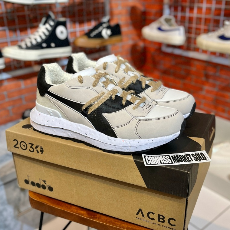 [ORIGINAL] SEPATU DIADORA KMARO ACBC BLACK WHITE BEIGE || SNEAKERS PRIA DIADORA CASUAL