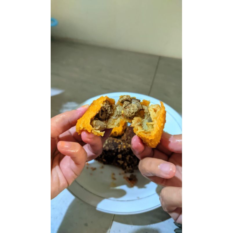 

FROZEN Risol Gamon isi Ati Ampela mercon