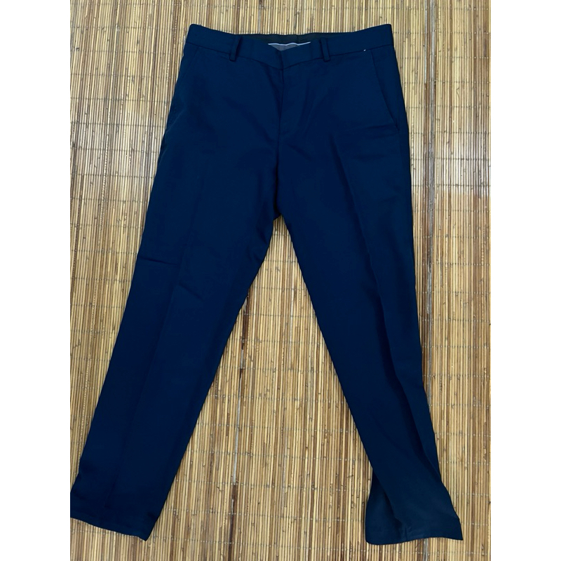 celana panjang warna biru navi kain