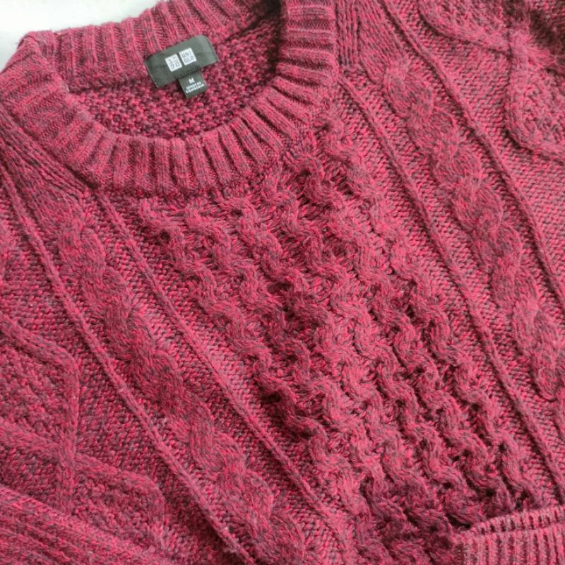 Preloved - 03 Uniqlo Rajut Kepang