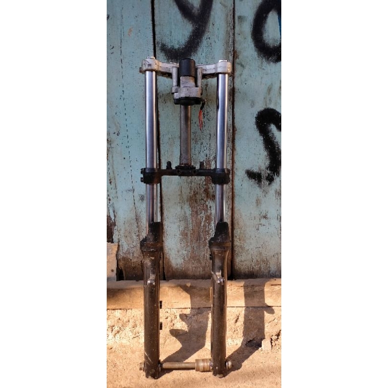 Shokbeker depan Suzuki satria FU set segitiga Original copotan