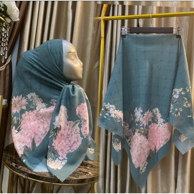 HIJAB SEGI EMPAT VOAL MOTIF BUNGA TOSCA PINK