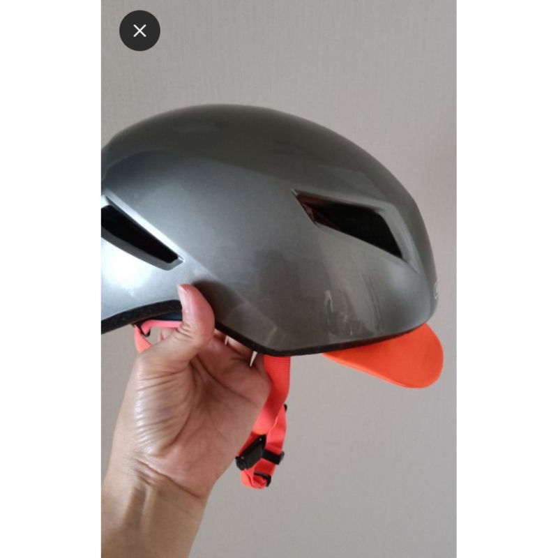 helm sepeda Abus