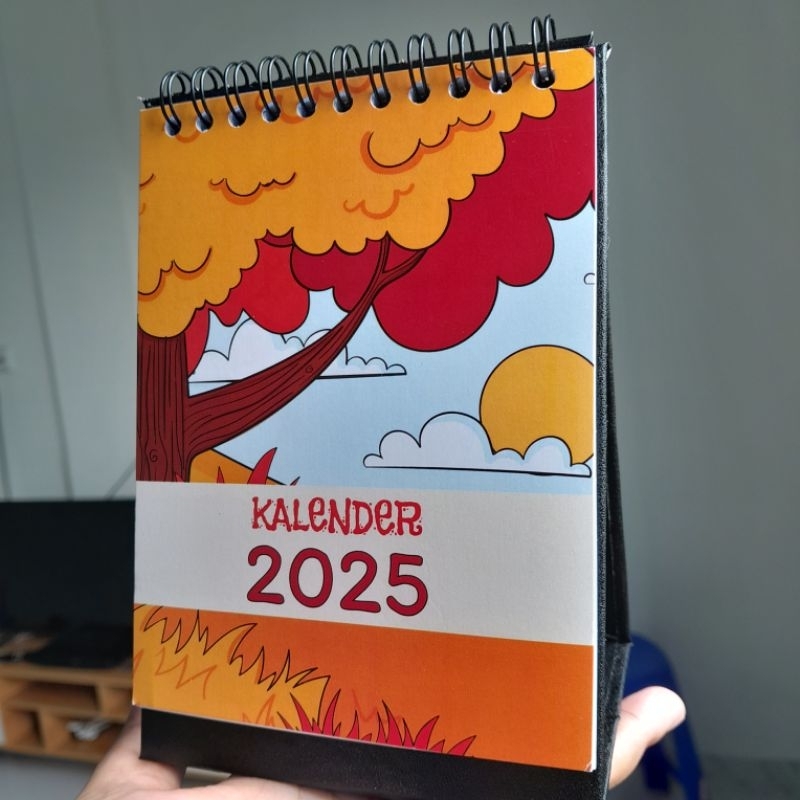 

Kalender Duduk Aesthetic 2025 Hardcover Ukuran A6 Kokoh Lucu Bisa Custom