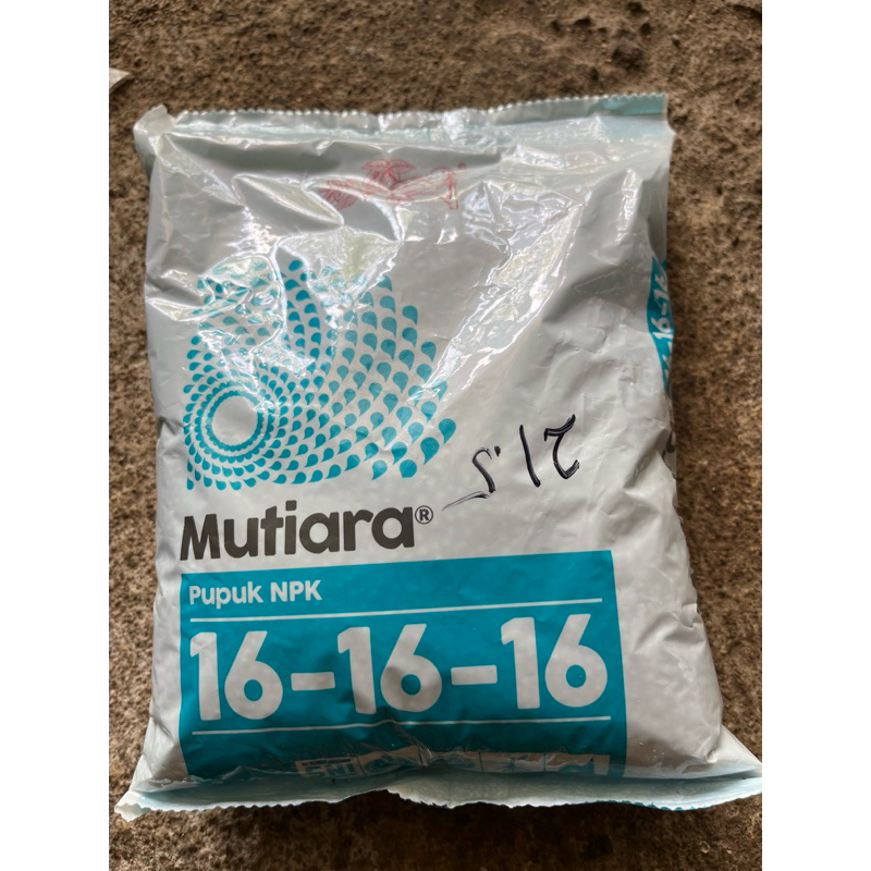 pupuk NPK mutiara 161616 1kg