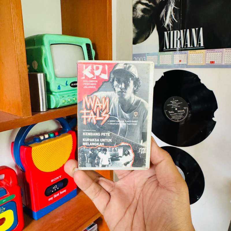 Kaset Pita / Tape / Walkman Kelompok Penyanyi Jalanan Iwan Fals Kembang Pete Original 100% Berfungsi