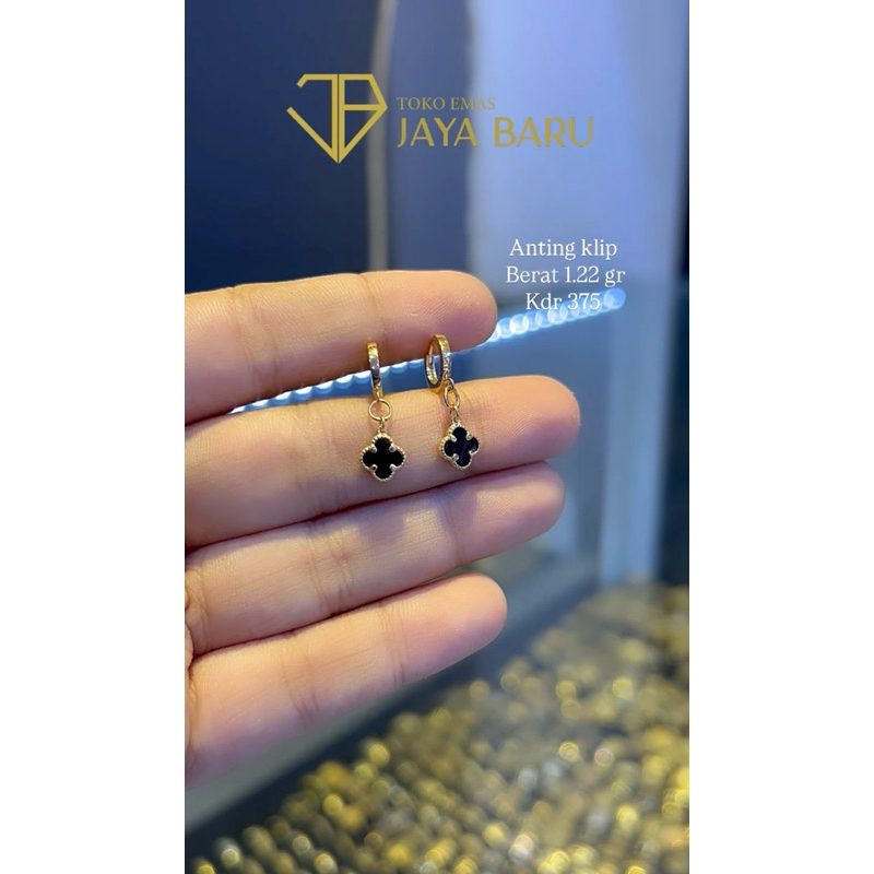 anting klip bunga hitam