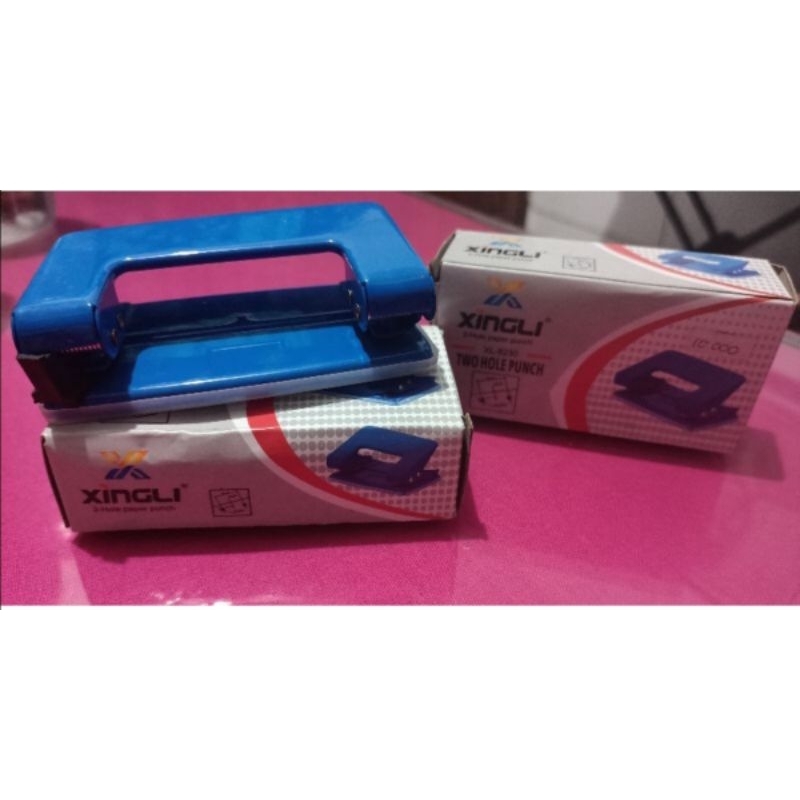 

Pembolong Kertas Xingli XL-8230 dengan Pengunci dan Jarak Antara Diameter 5mm