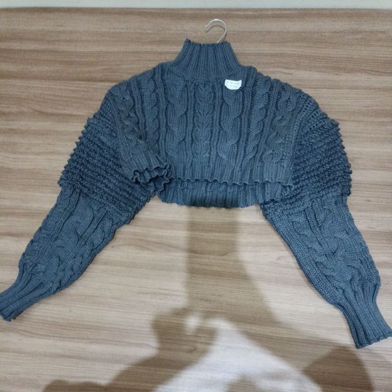 atasan crop rajut kepang