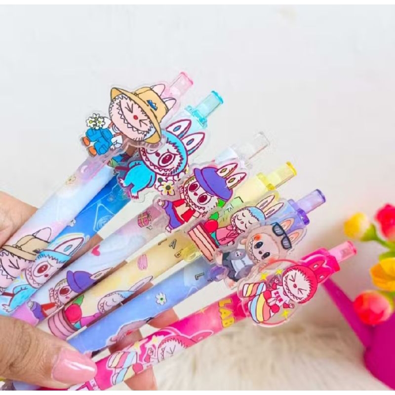 

PULPEN LABUBU CETEK PENA BOLPEN BALLPOINNT MEKANIK Varian 1 Pcs dan 1 Lusin (12 Pcs)