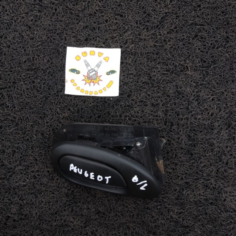 Handle pintu bagian dalam bekalang kiri peugeot 206