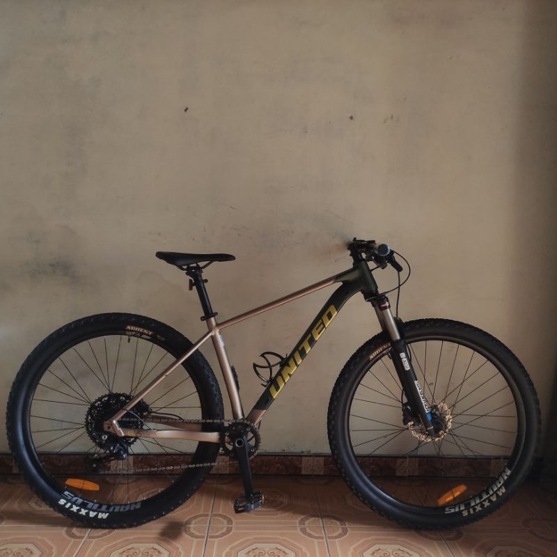 Sepeda MTB United Clovis 6.10