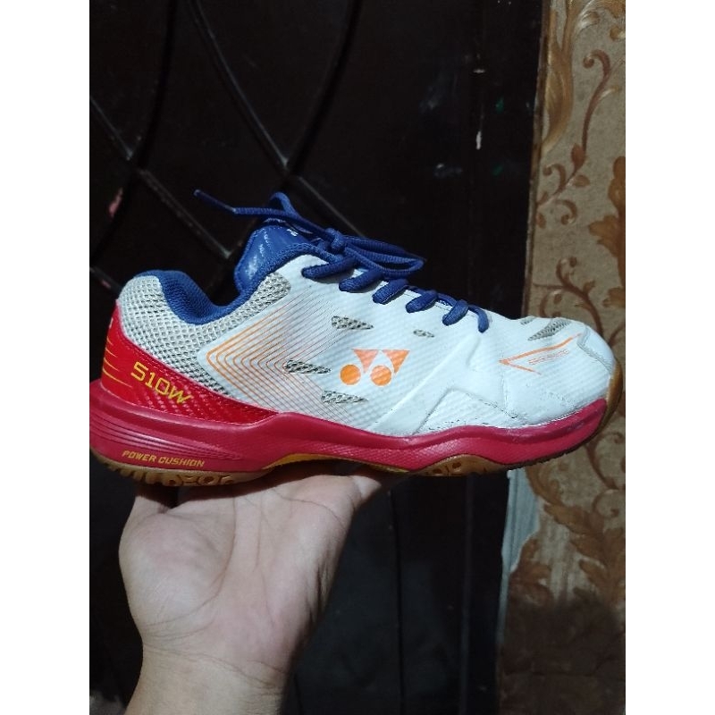 sepatu bulutangkis
