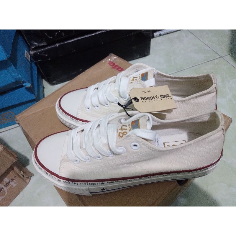 Sepatu Sneaker / Sepatu putih / Sepatu Santai / Sepatu Running/ Sepatu Hitam Putih Pria dan Wanita N