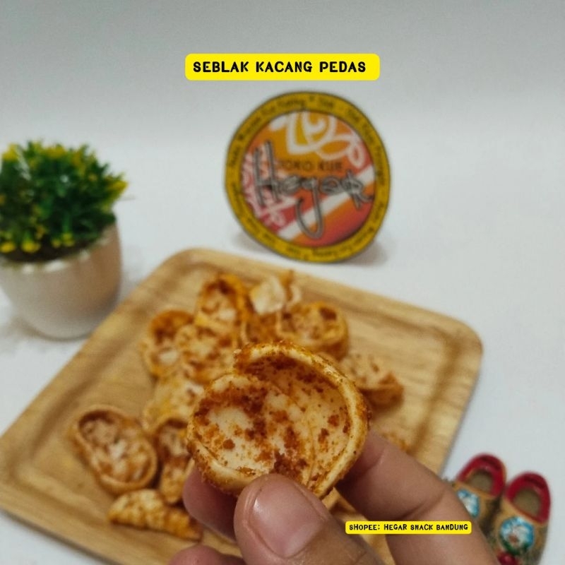 

KERUPUK SEBLAK KACANG PEDAS