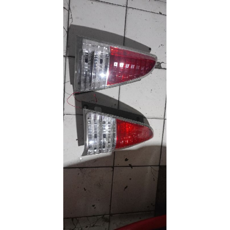 Lampu Belakang Stoplamp Innova Tahun 2005