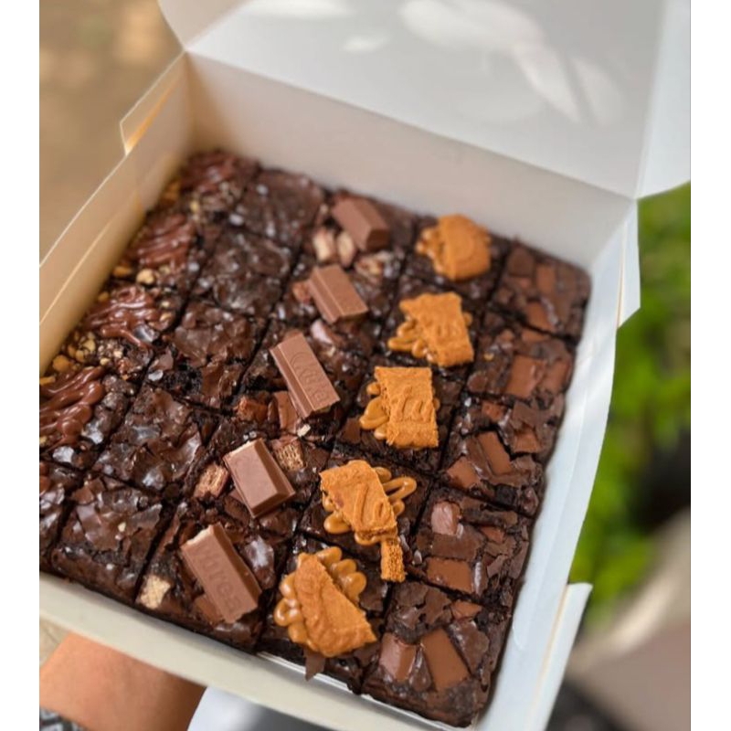 

[GLUTEN FREE][BISA CUSTOM]1 loyang Brownies Fudgy Dark Chocolate MIX/ Brownies panggang/Brownies melted/coklat/Hampers Kue Ulang Tahun/Fudgy Brownies dark chocolate / Fudgy Brownies Shiny Crust BY FAVOTE BAKERY